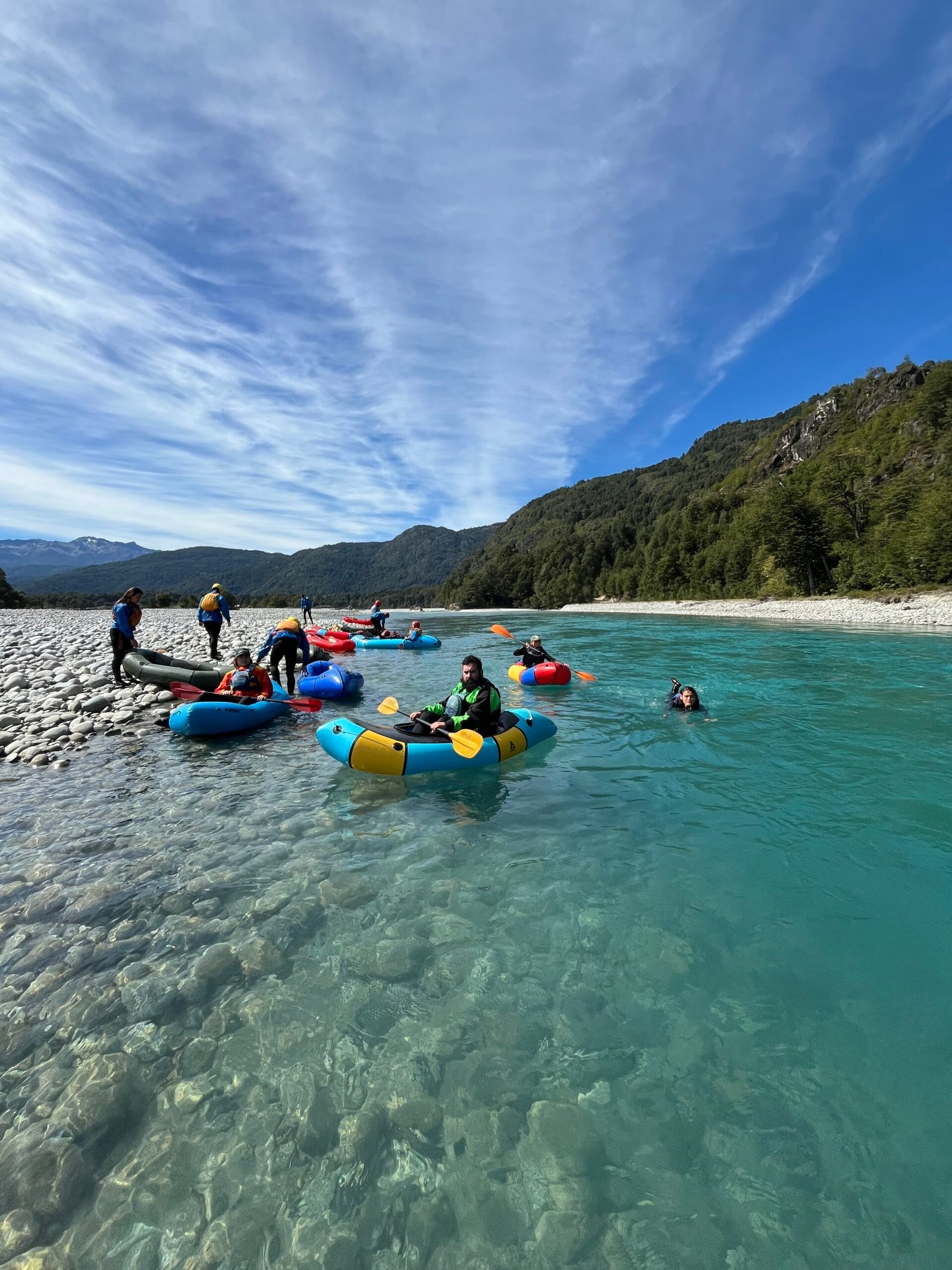 Pueliando en packraft por Puelo Patagonia chilena